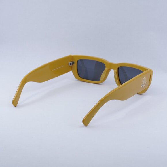 🕶️ New Moncler ML0252-P 39A Sunglasses - Shiny Yellow Frame, Smoke Lenses - Picture 9 of 10